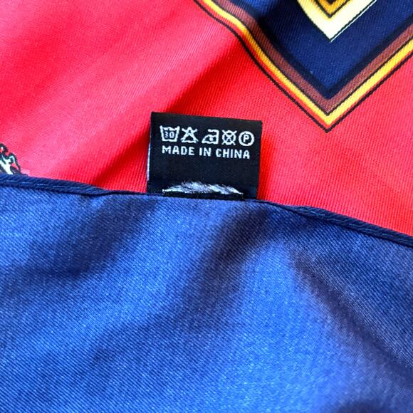 Silky polyester scarf large square designer look red blue gold carriages FLAWS - Picture 10 of 12